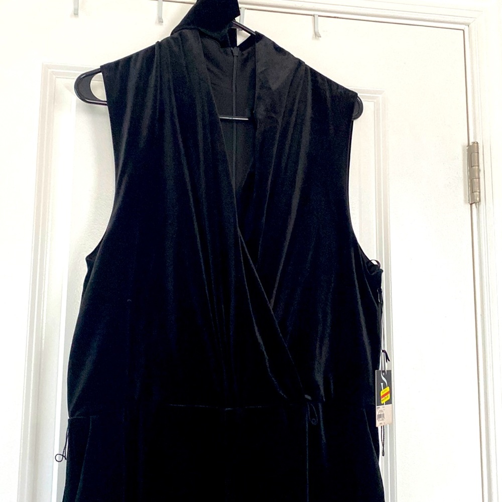 Simply vera black velvet jumpsuit size xl